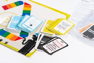 Três tipos de cartas para conduzir o jogo.